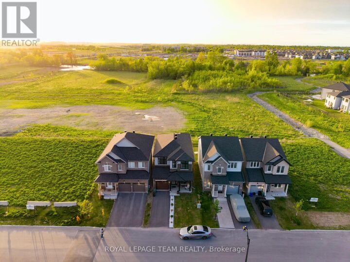 Property Photo:  224 Turnbuckle Crescent  ON K2J 7B7 