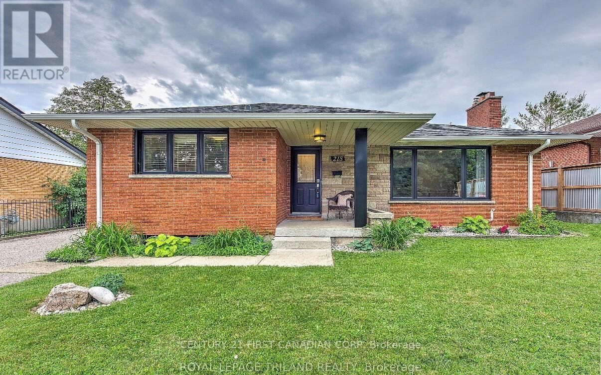 Property Photo:  