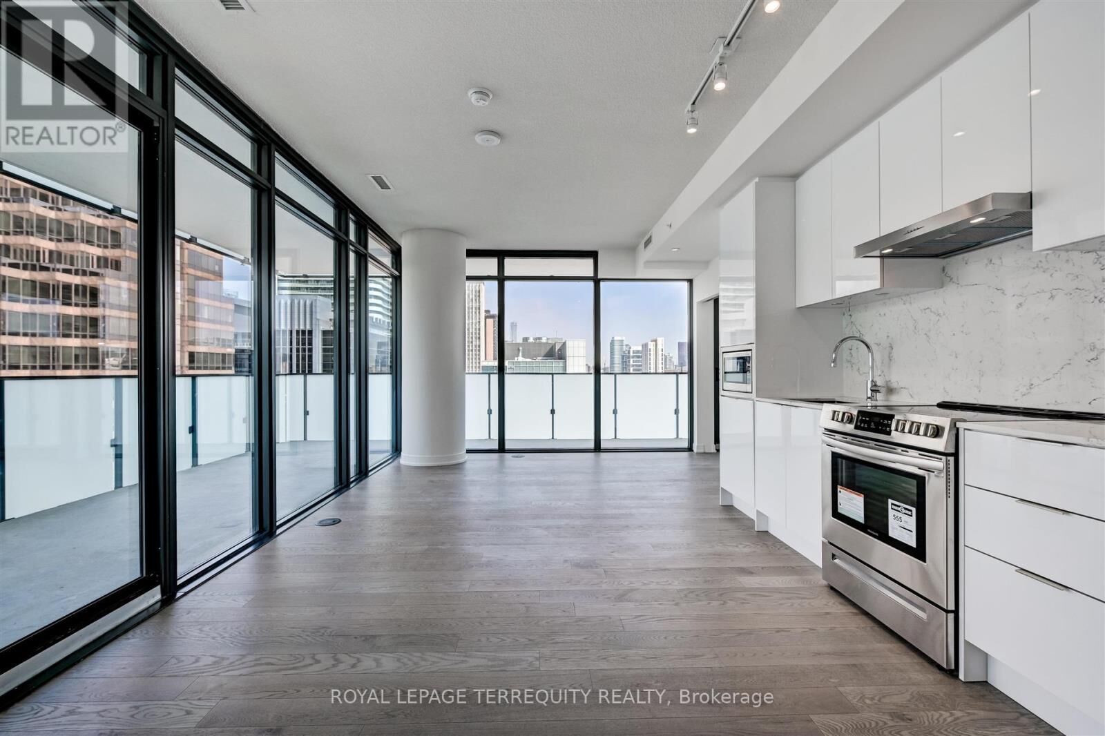 Property Photo:  25 Richmond Street East 2911  ON M5C 0A6 