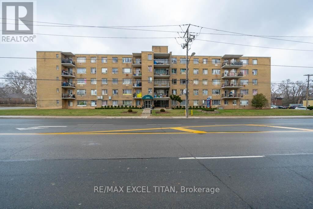 Property Photo: 2895 Bathurst Street 111 ON M6H 3A8