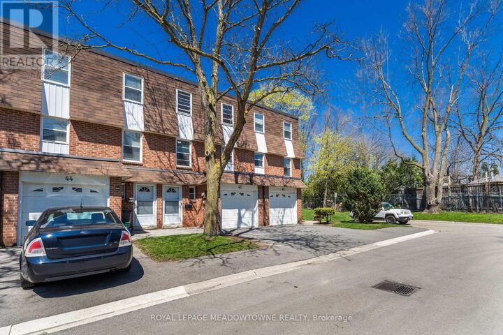Property Photo: 235 Bronte Street 43 ON L9T 3V8
