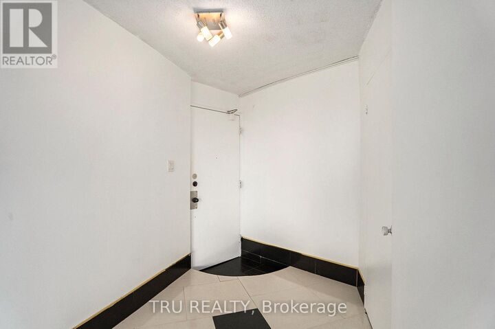 Property Photo: 1380 Prince Of Wales Drive 2502 ON K2C 3N5