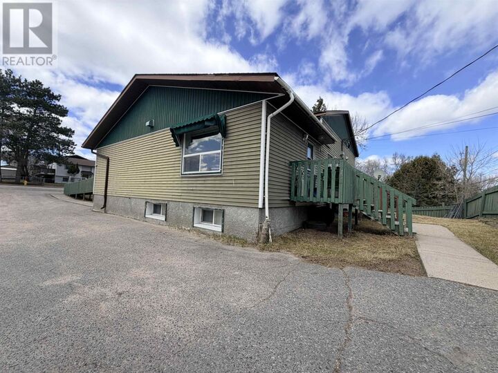 Property Photo: 637 Fifth Avenue South ON P9N 2A9