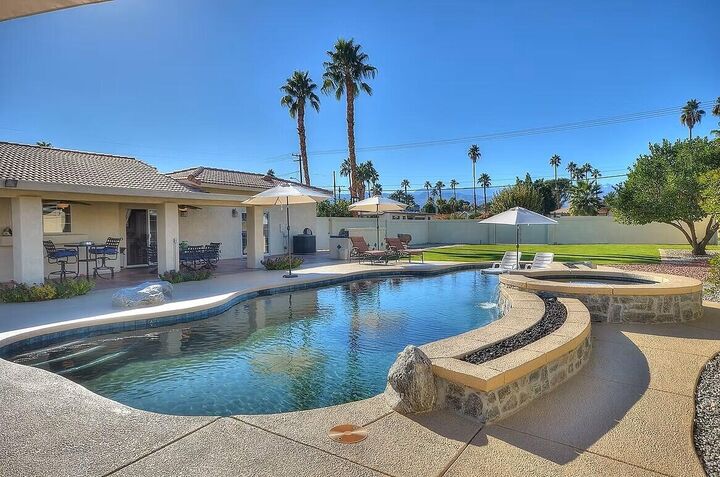 Property Photo: 77530 Delaware Place CA 92211