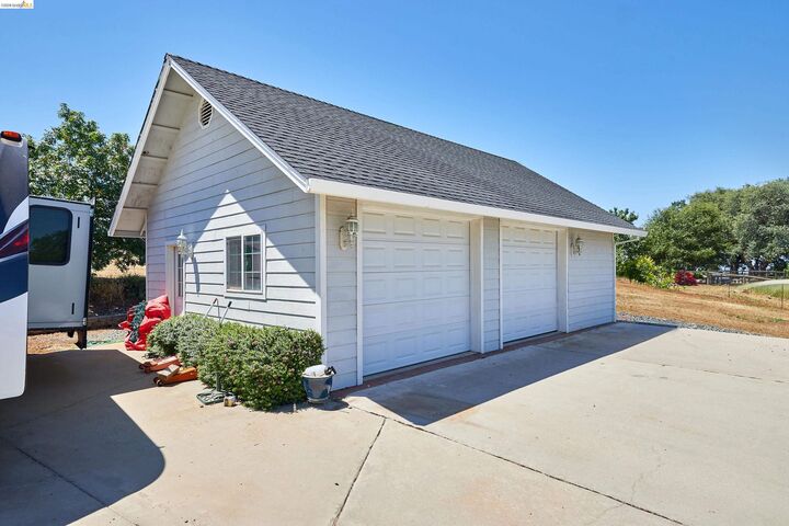 Property Photo: 17517 Murphy Rd CA 95370