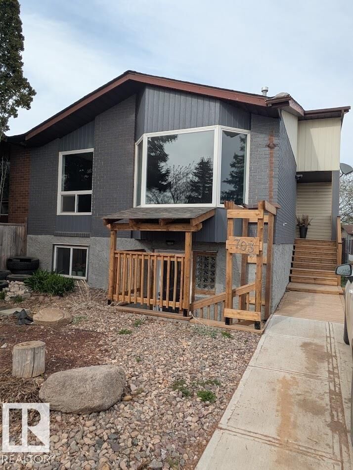 Property Photo:  703 Grandin Drive  AB T8R 1K2 