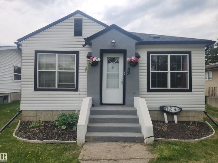 Property Photo:  4743 47 Street  AB T0E 1V0 