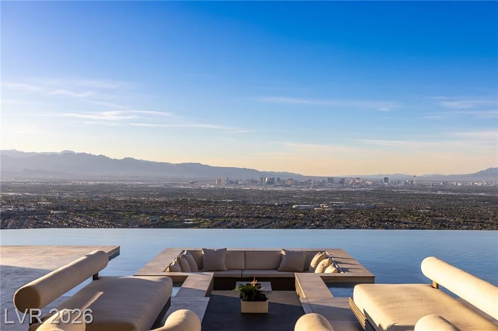 Property Photo: 3 Heavens Edge Court NV 89012