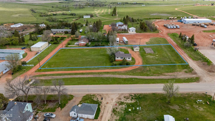Property Photo: 107 6th Street NE ND 58622