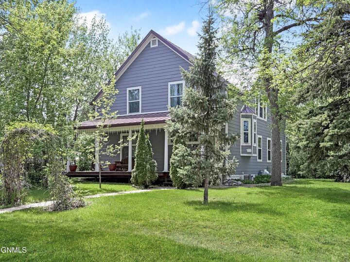 Property Photo:  387 7th Avenue N  ND 58421 