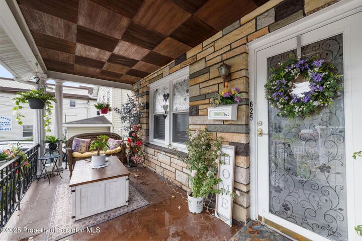 Property Photo:  625 Keystone Avenue  PA 18452 
