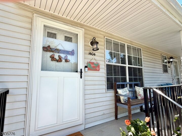 Property Photo:  1404 Cobblestone Ct  NJ 08822 