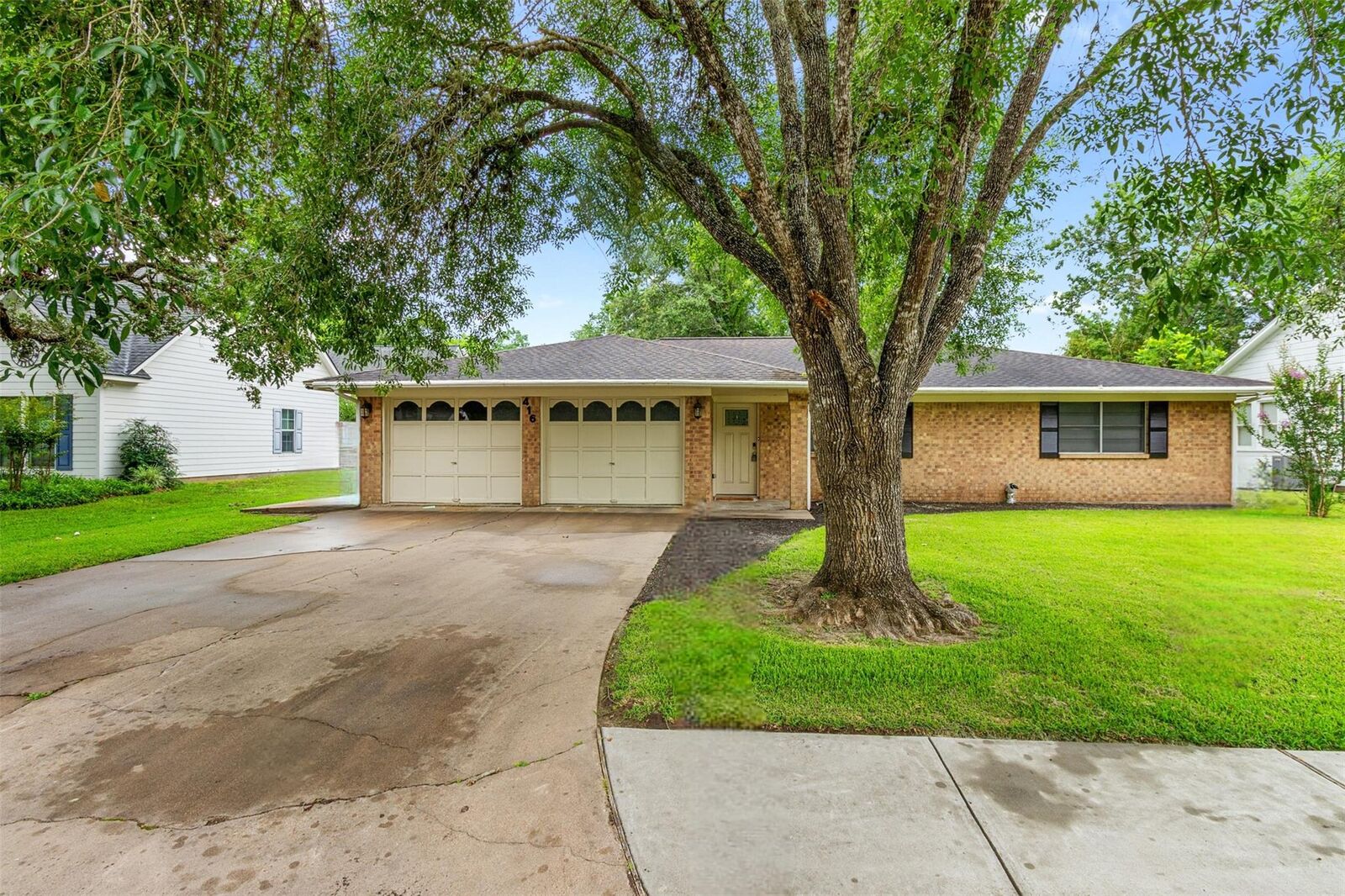 Property Photo: 416 E Myrtle Street TX 77515