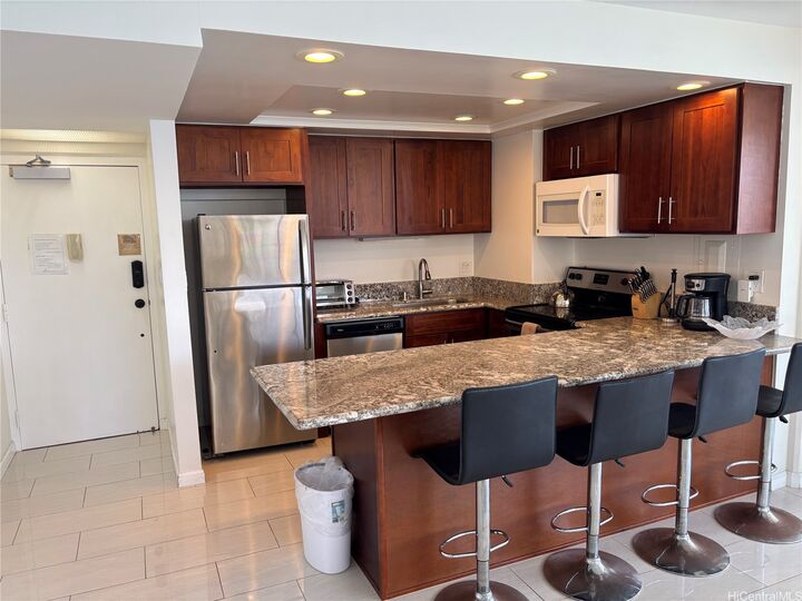 Property Photo:  2500 Kalakaua Avenue 1002  HI 96815 