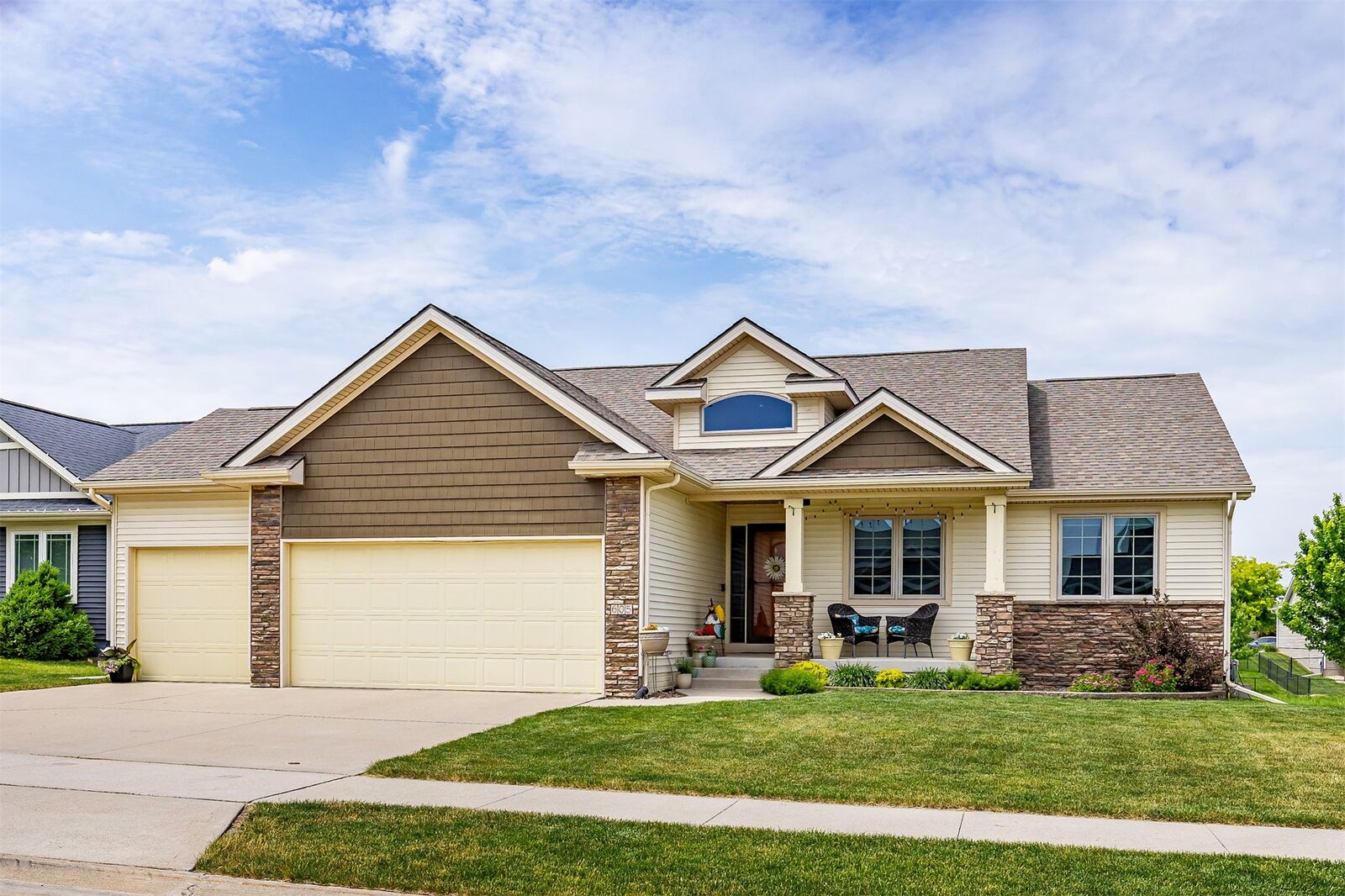 Property Photo: 605 SE 14th Street IA 50111