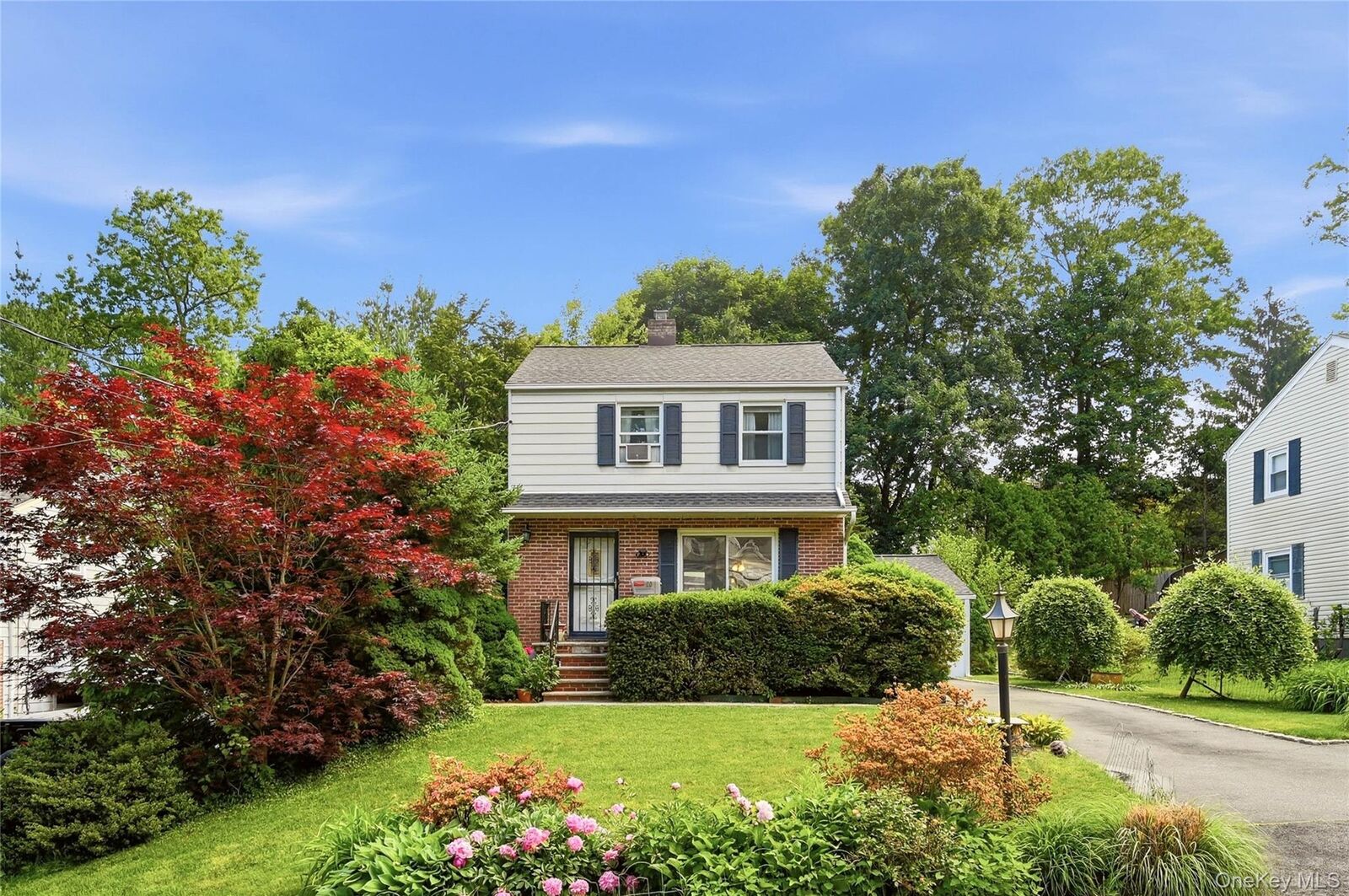 Property Photo:  30 Greenvale Circle  NY 10607 