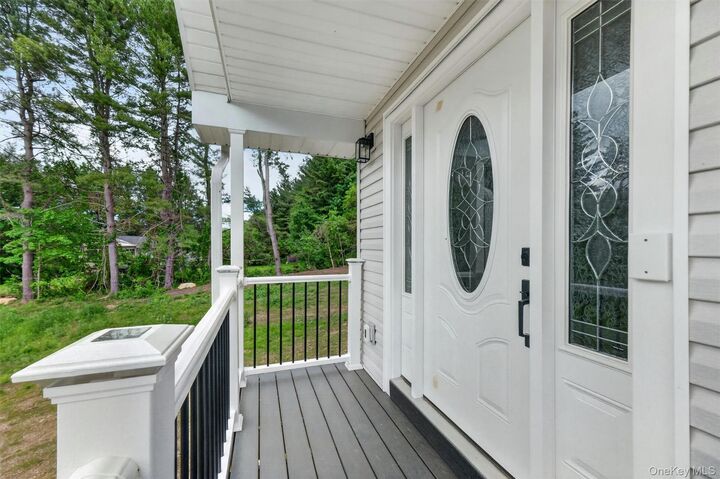 Property Photo:  686 Depot Hill Road  NY 12570 