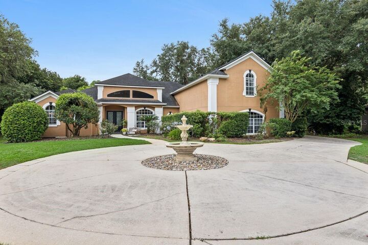 Property Photo:  409 Almeria Court  FL 32708 