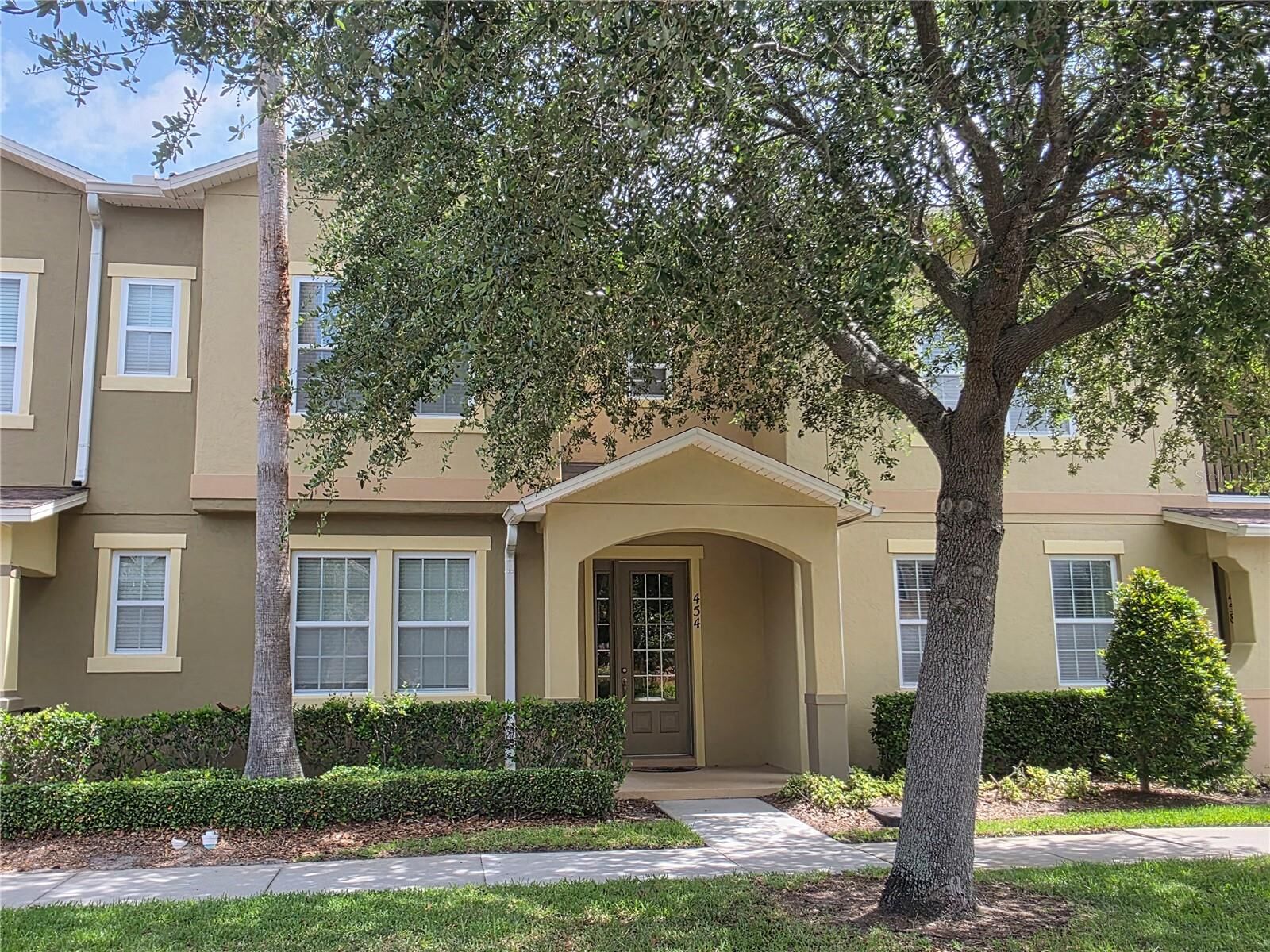 Property Photo: 454 Ellis Square Court FL 32771