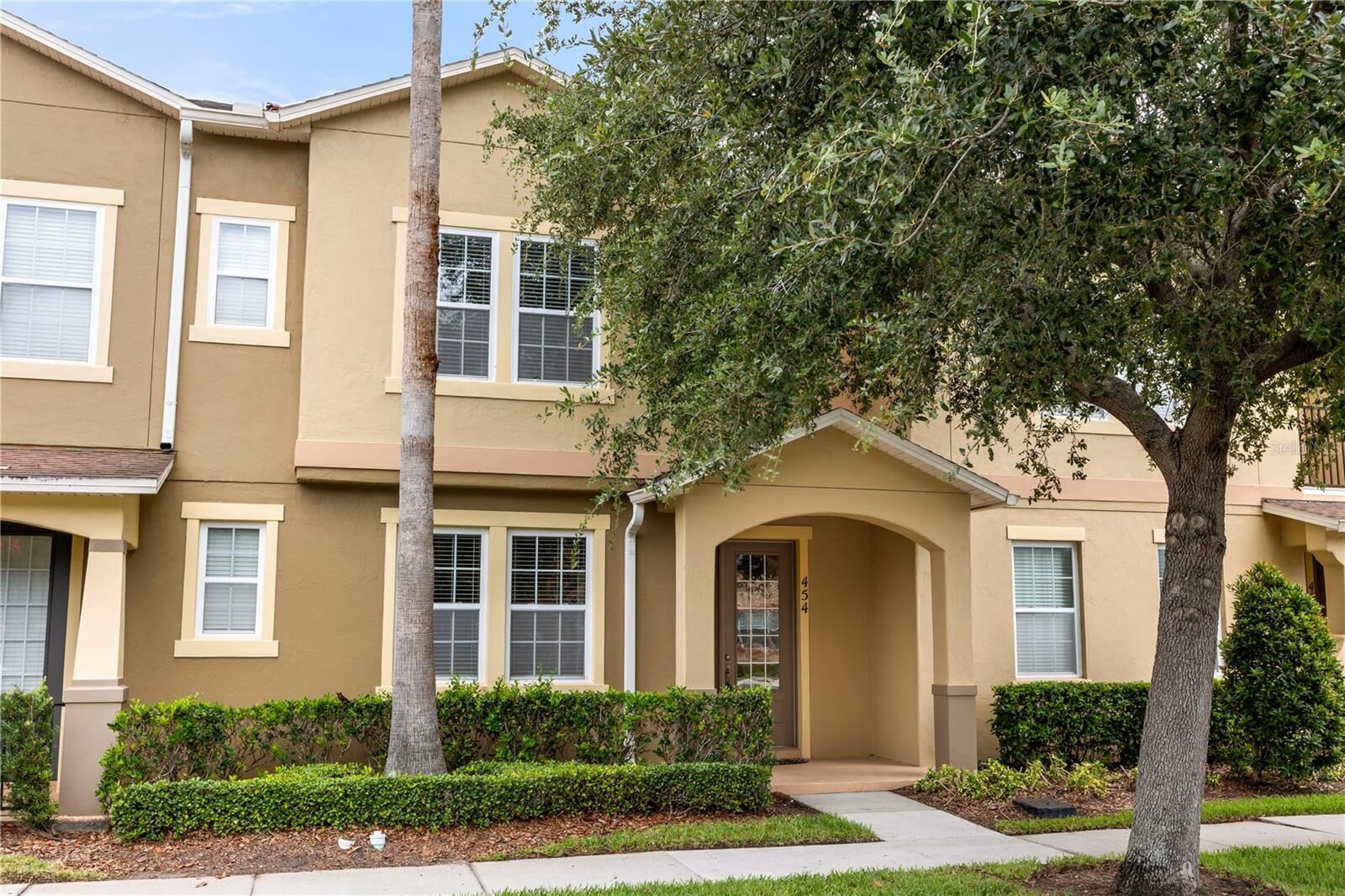Property Photo: 454 Ellis Square Court FL 32771