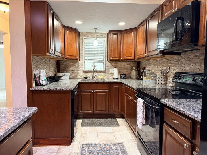 Property Photo:  5418 SW 4th Place  FL 32607 