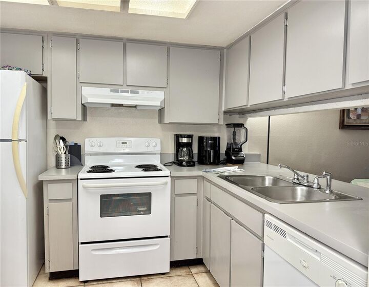 Property Photo:  5054 Terrace Club Lane 101  FL 33617 
