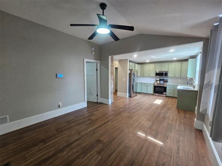 Property Photo: 908 E 20th Avenue FL 33605