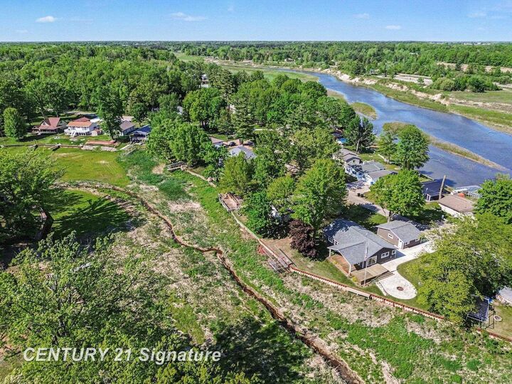 Property Photo:  5458 Oakridge Drive  MI 48612 