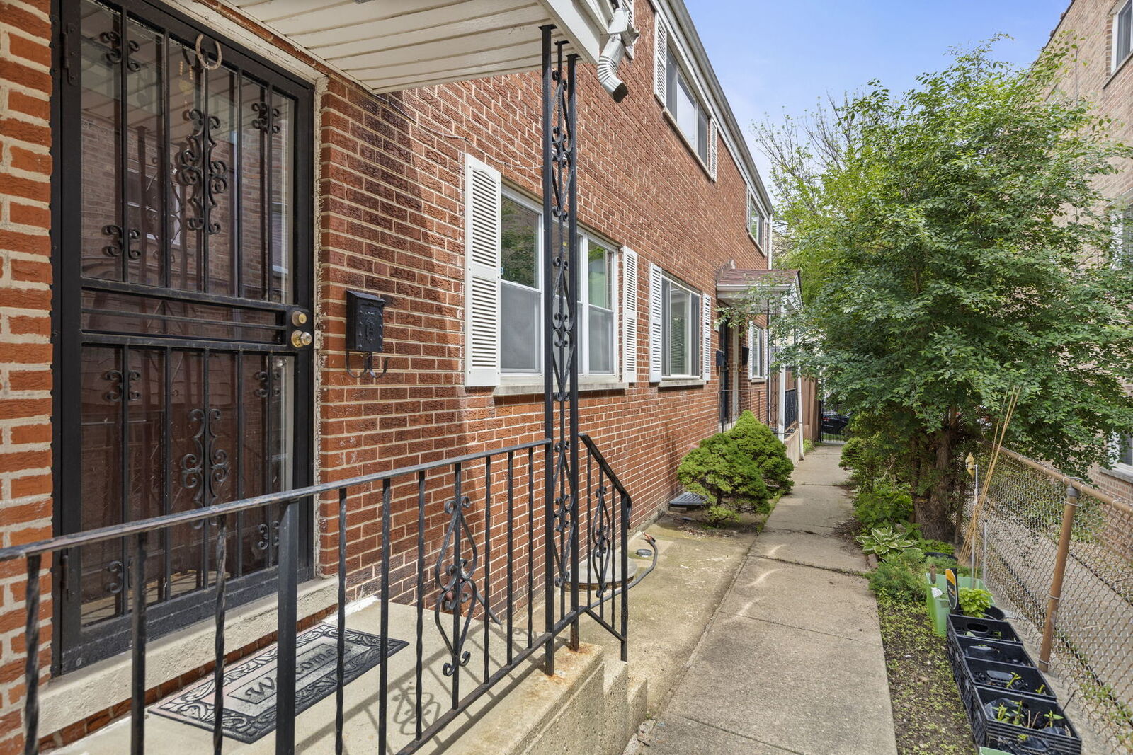 Property Photo:  1727 W Estes Avenue C  IL 60626 