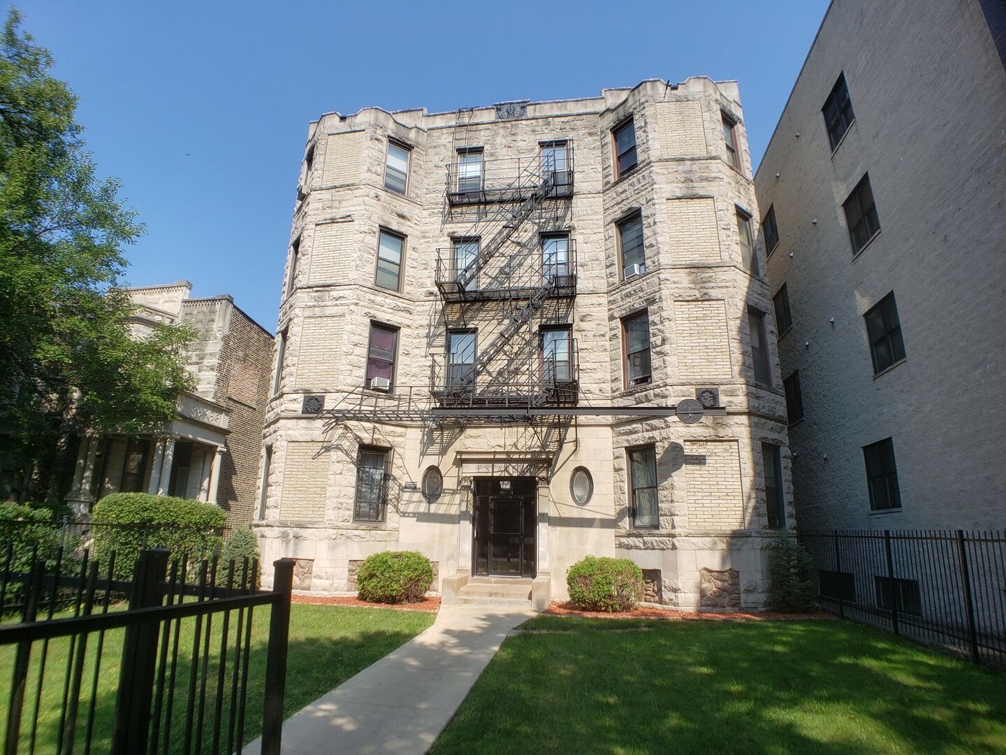 Property Photo:  
