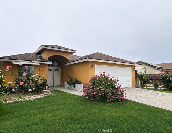 Property Photo:  2380 S Holly Ave  CA 93706 