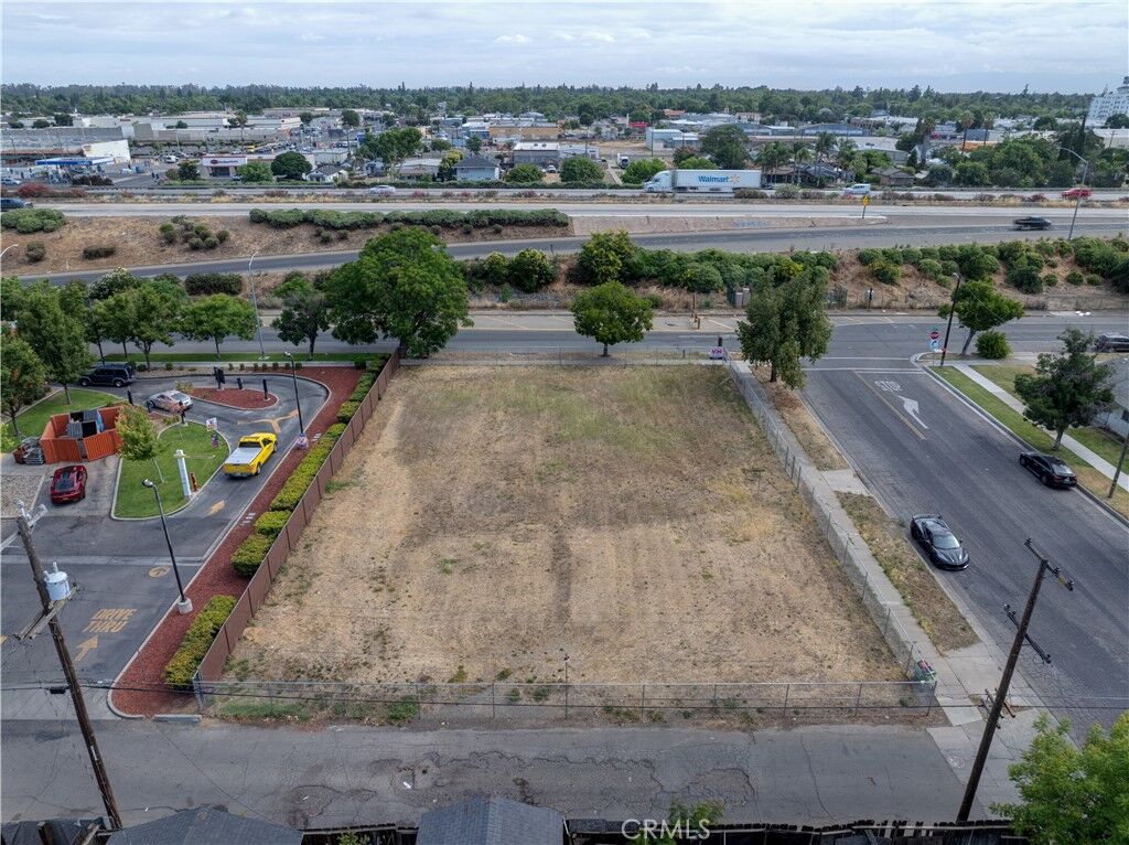 Property Photo: 1004 W 13th CA 95341