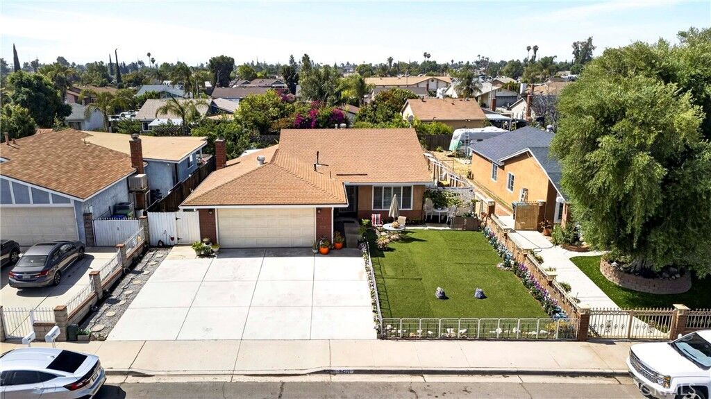 Property Photo: 24371 Saint James Drive CA 92553