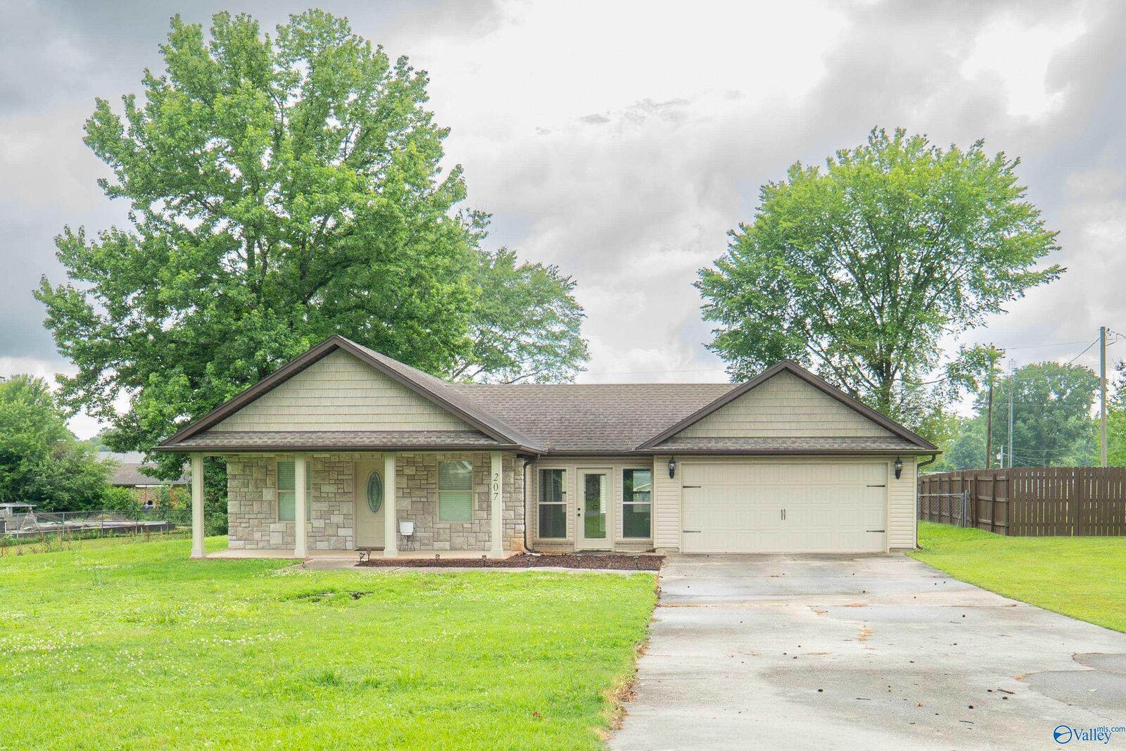 Property Photo:  207 Williams Avenue  AL 35634 