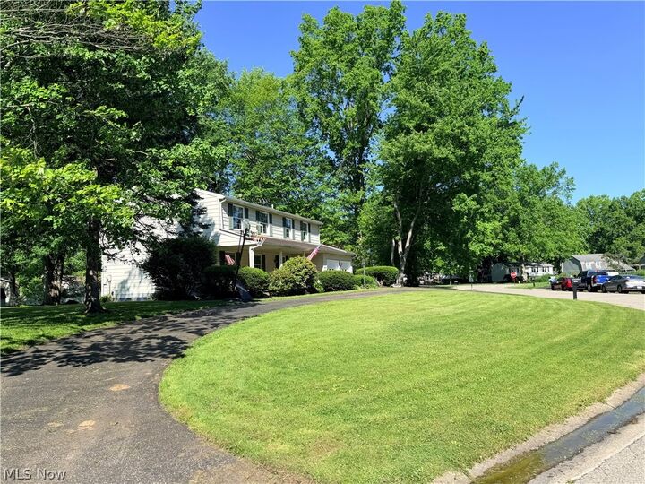 Property Photo:  520 Heatherwood Drive SE  OH 44484 