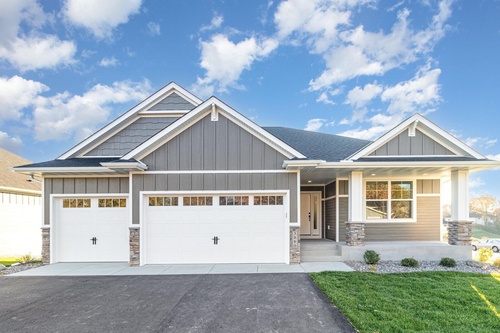 Property Photo:  3880 Larabee Avenue NE  MN 55376 