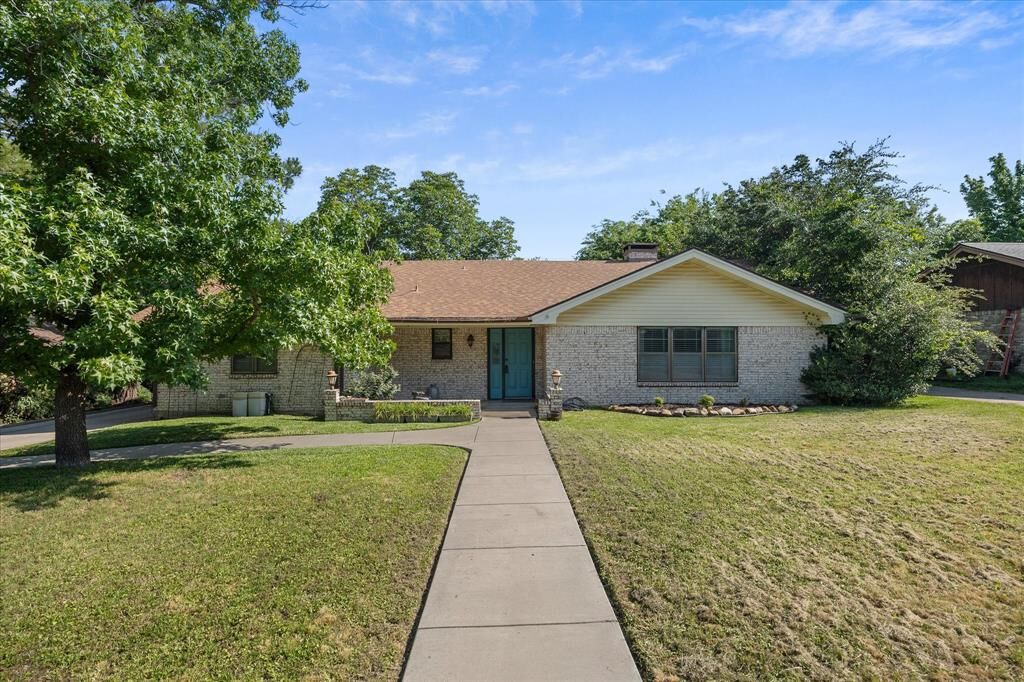 Property Photo:  2308 Royal Lane  TX 75402 