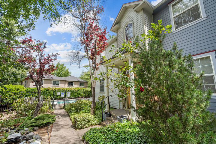 Property Photo:  820 Park Street  OR 97520 