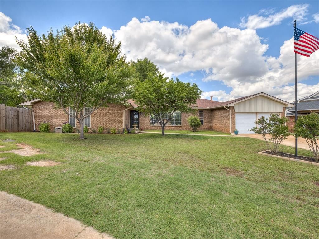 Property Photo: 7329 Crown Point Road OK 73132