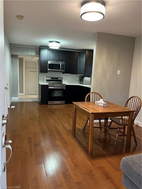 179 Vine Street S — photo 1