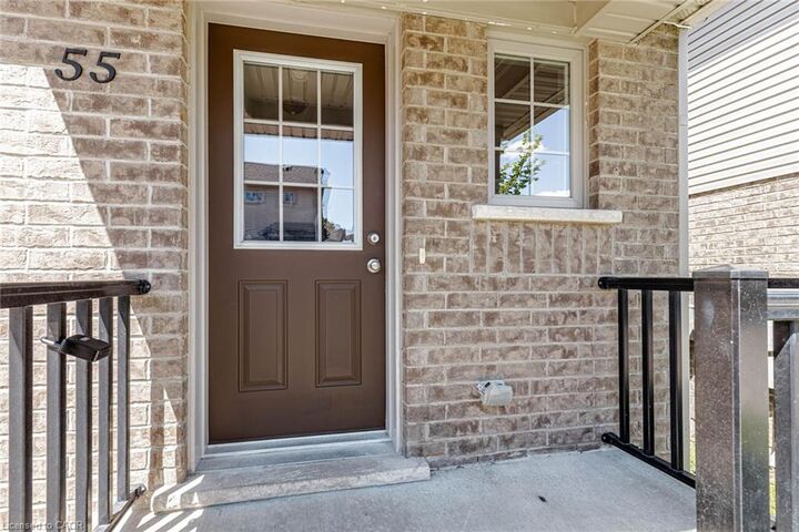Property Photo: 50 Pinnacle Drive 55 ON N2P 0H8