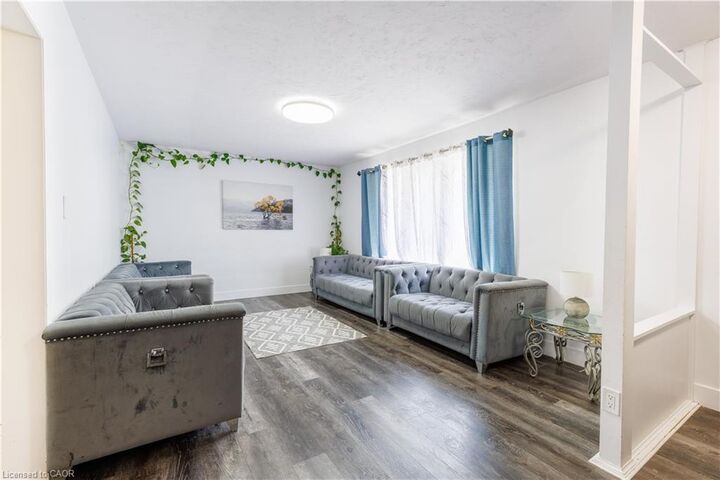 Photo de la propriété:  18 Silverdale Crescent  ON N5Z 4A4 