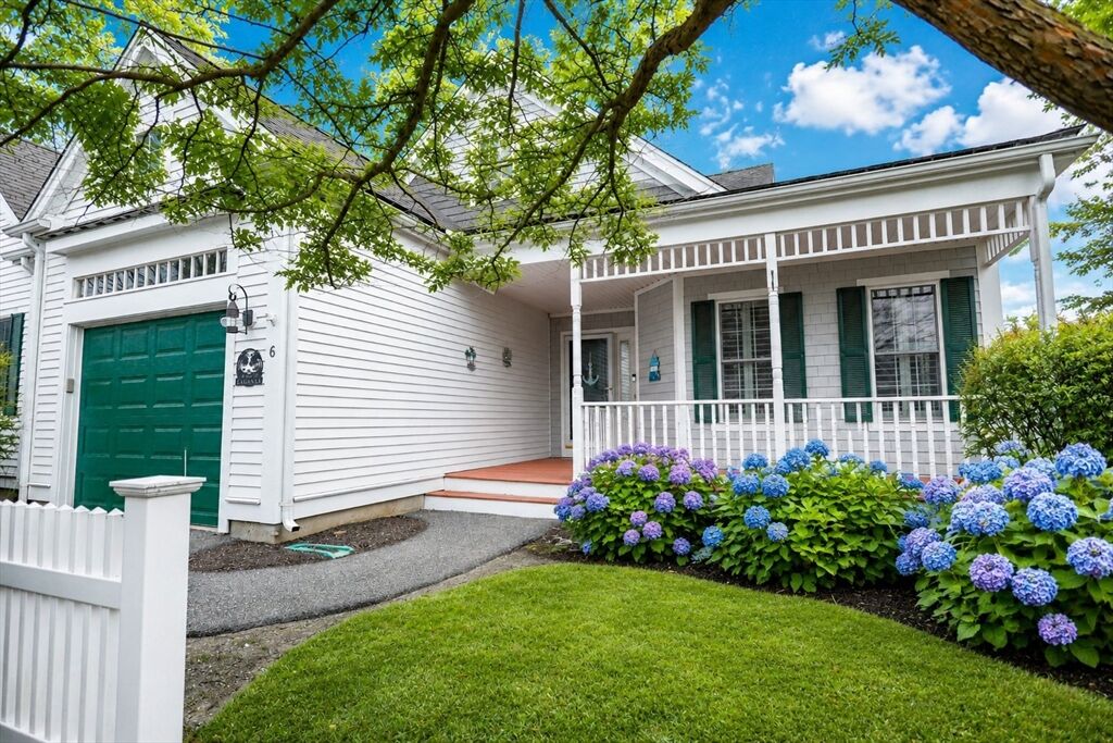Property Photo:  6 Berrywood Ct 6  MA 02532 