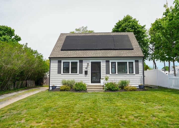 Property Photo:  16 Dartmouth St  MA 02601 
