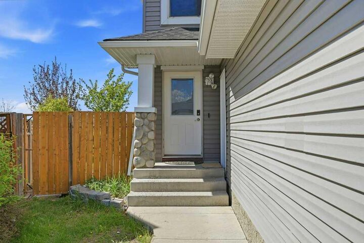 Property Photo:  86 Saddlecrest Close NE  AB T3J 5B6 