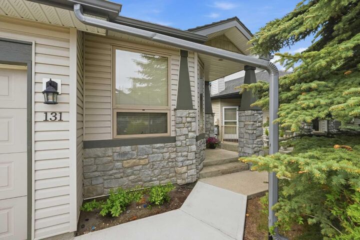 Property Photo:  131 Springbank Terrace SW  AB T3H 4S8 