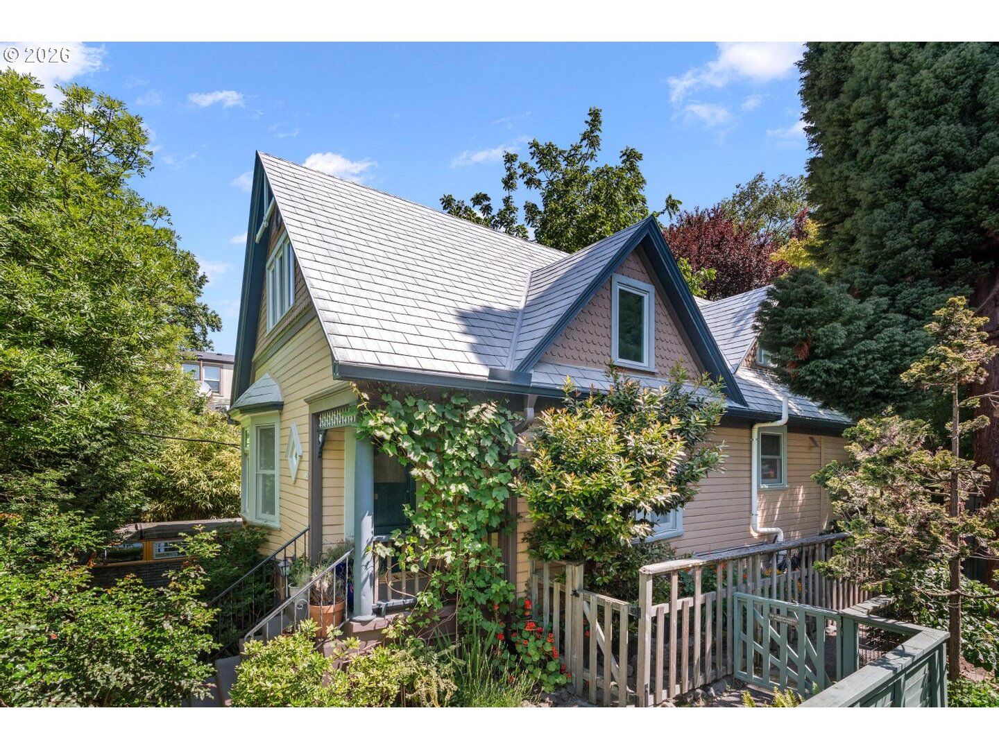 Property Photo: 324 SE 13th Ave OR 97214