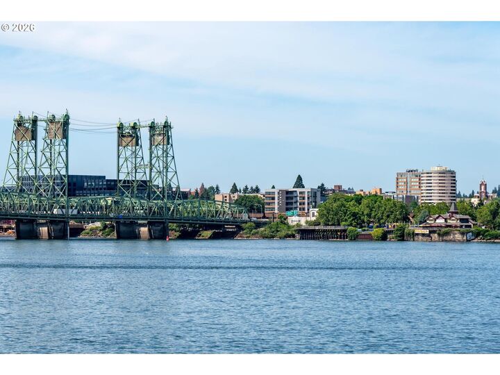 Property Photo: 113 N Hayden Bay Dr OR 97217
