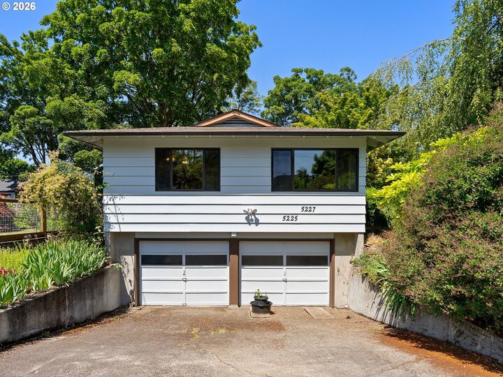 Property Photo:  5225/5227 NE Davis St  OR 97213 