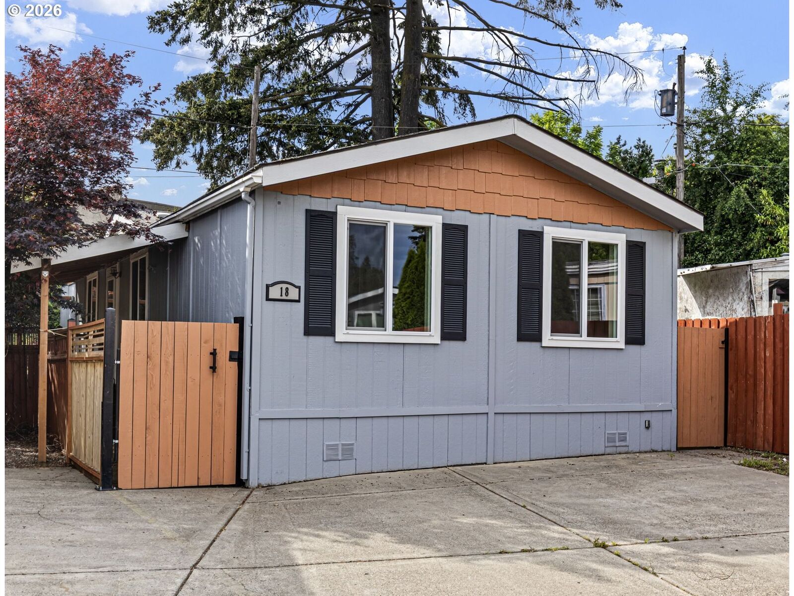 Property Photo:  9700 SW Tualatin Rd 18  OR 97062 